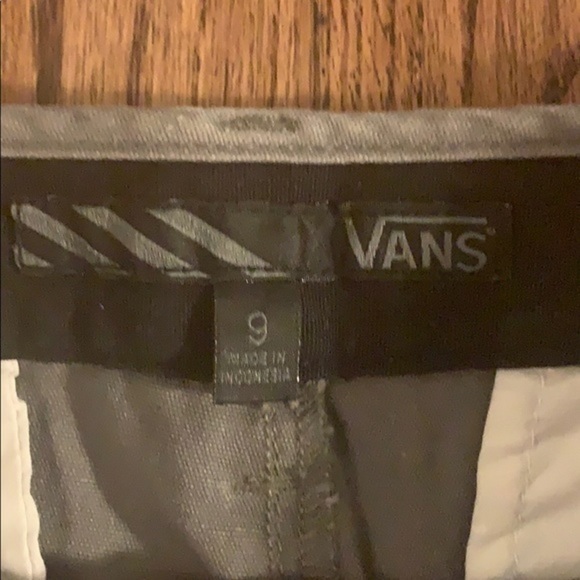 ⭐️Vans Girls‎ Juniors Grey Shorts - Picture 2 of 5